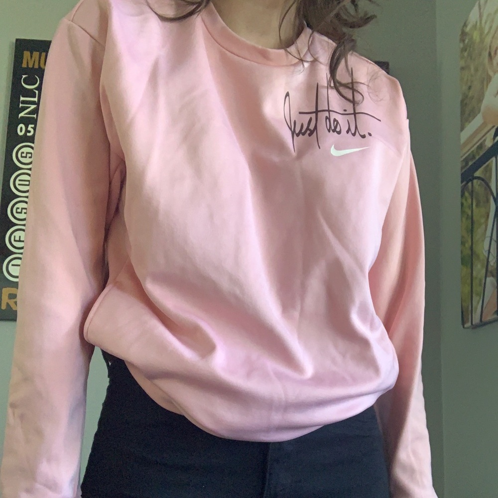 Nike sweatshirt(pockets)